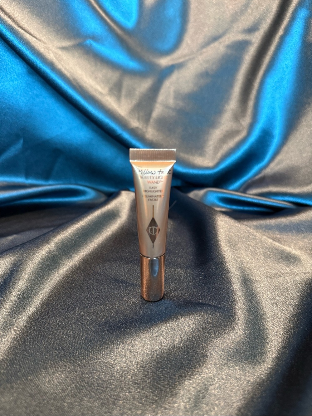 Build Your Own Beauty Bundle | Charlotte Tilbury Pillow Talk Beauty Light Wand 5